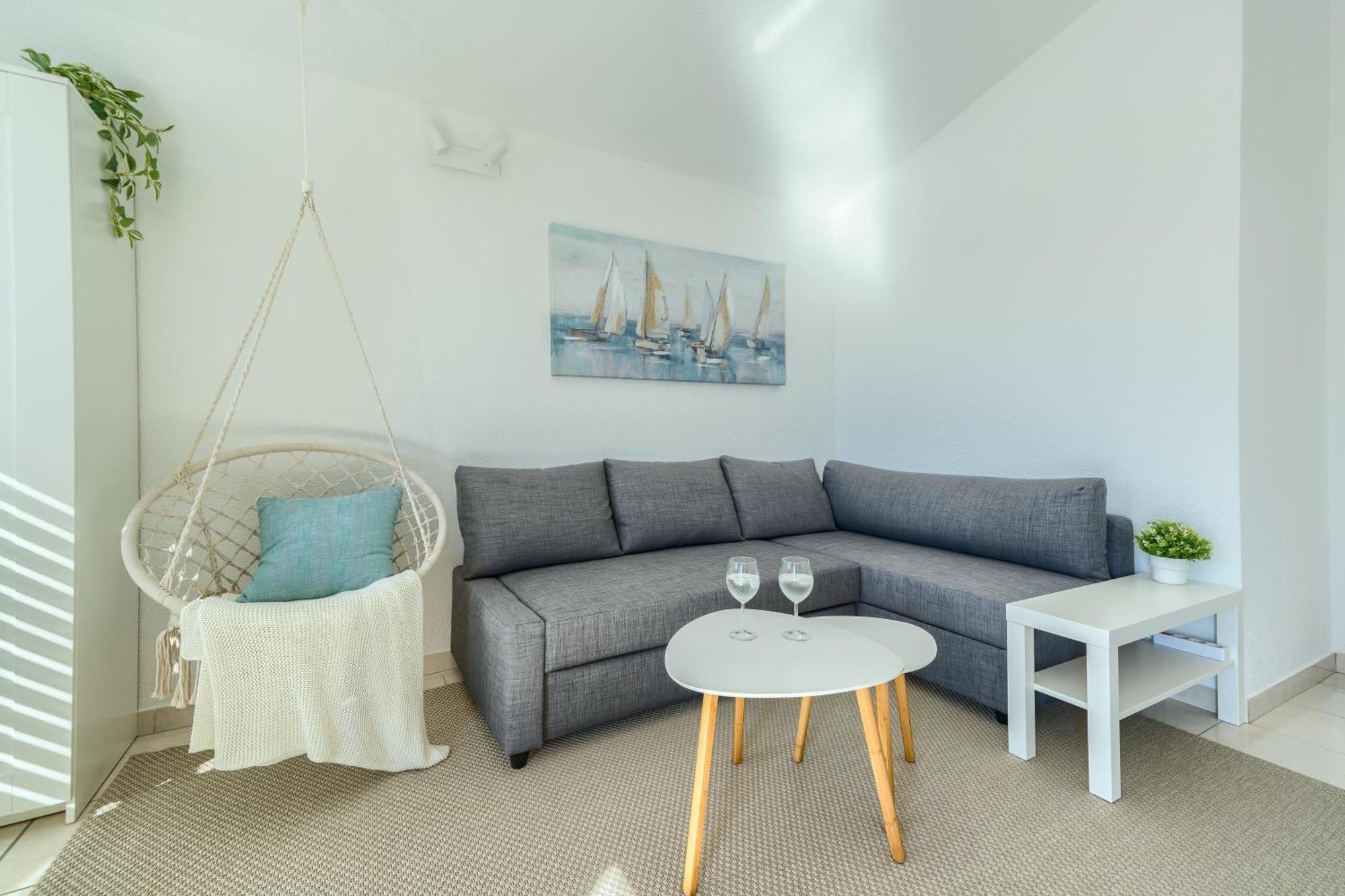 Apartma Sea View *